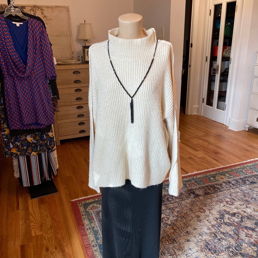 Juliana's Cream Oversized Sweater - Size‎ L